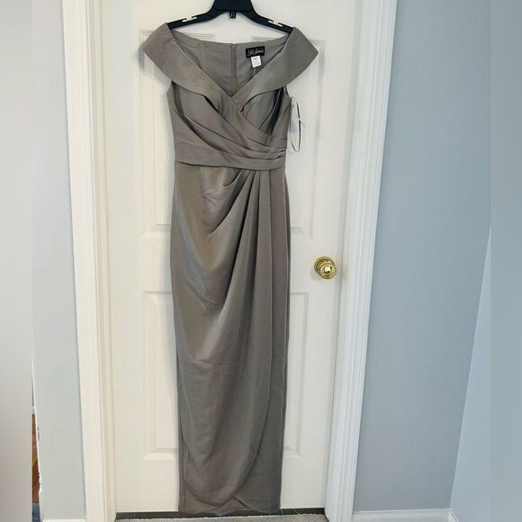 LA FEMME
Ruched Long Jersey Dress - Picture 5 of 8